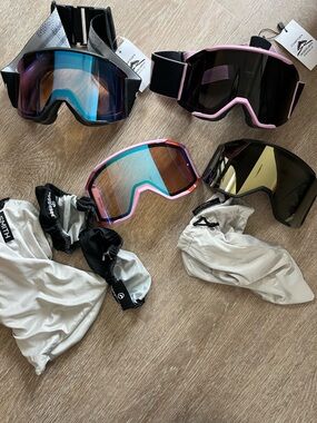2 Pairs SMITH Squad Mag Goggles - 1 Pink Goggles & 1 Black Goggles